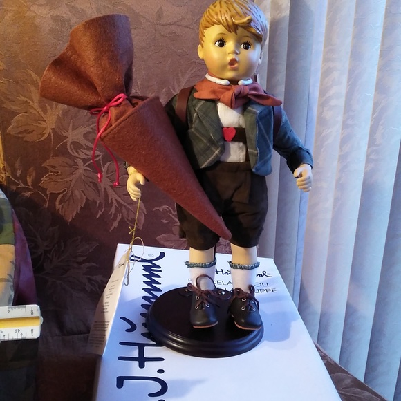 Vintage Hummel figurine